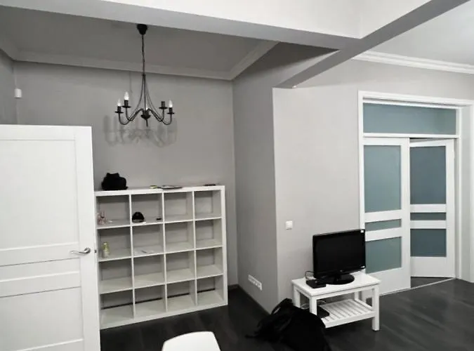 Doctors Garden Apartment *