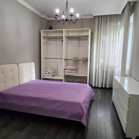 Doctors Garden Apartment *